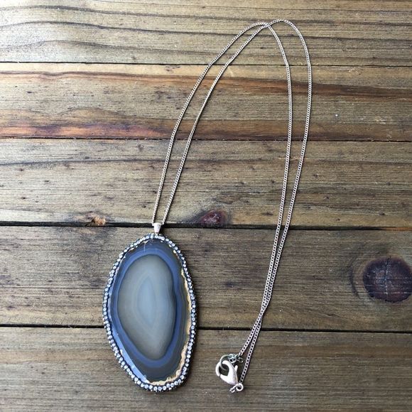 9- Polished Natural Geode Slice Pendant in Neutral Tones Crystal Surround! EUC - Picture 8 of 12